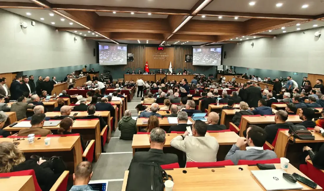 İzmir Büyükşehir Belediye Başkanı Cemil Tugay’ın AK Parti saflarına katılmasının