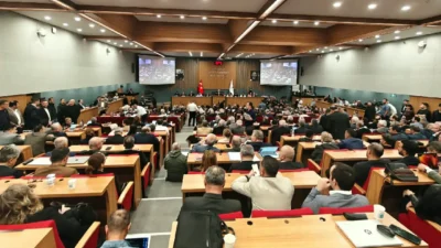 İzmir Büyükşehir Belediye Başkanı Cemil Tugay’ın AK Parti saflarına katılmasının