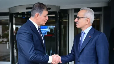 İzmir Büyükşehir Belediye Başkanı Cemil Tugay’ın başkentteki kritik bürokrasi ve