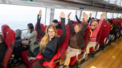 İzmir Büyükşehir Belediyesi ve İZDENİZ iş birliğiyle düzenlenen “Günaydın Sporu”