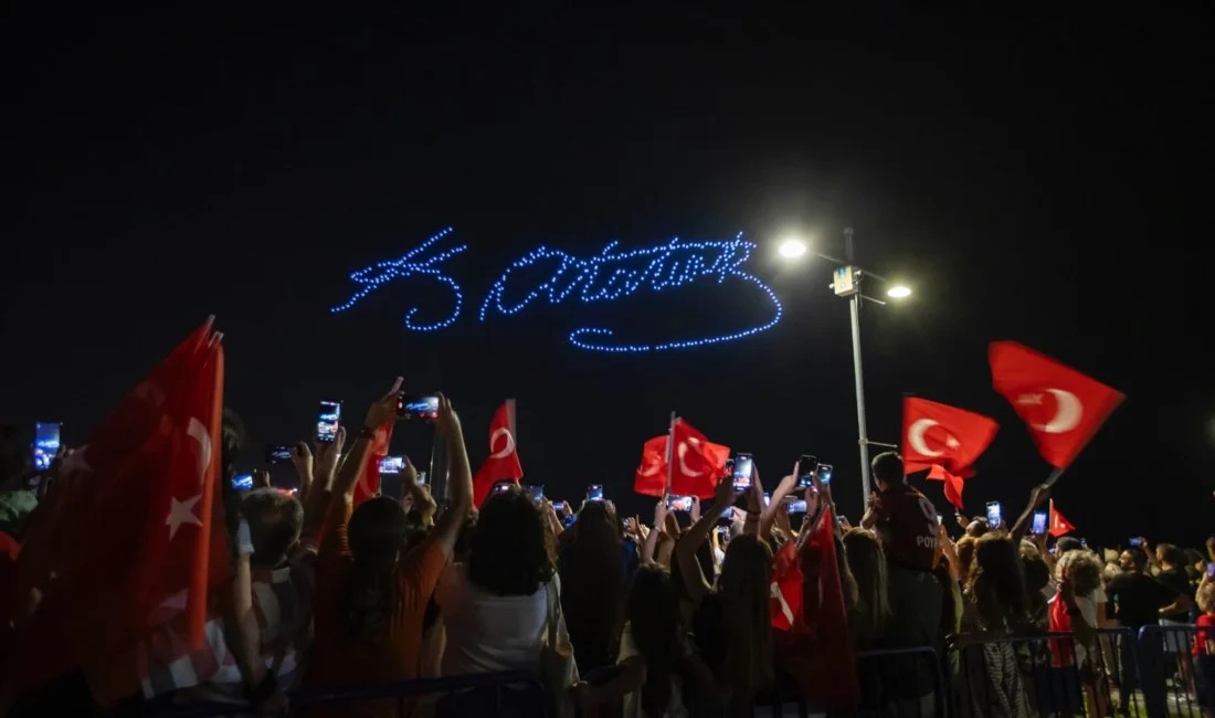 İzmir Büyükşehir Belediyesi, Cumhuriyet’in 103’üncü yıl dönümünü muazzam bir görsel