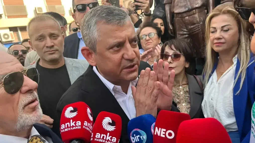 İzmir'de basın özgürlüğü yürüyüşü: 'Sansüre hayır; habere özgürlük'