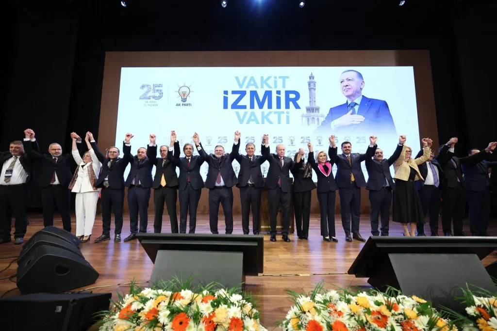 Kasapoğlu’ndan Cemil Tugay’ın AK Parti’ye geçişine ilk yorum: “Gönül belediyeciliği İzmir’imize hayırlı olsun"