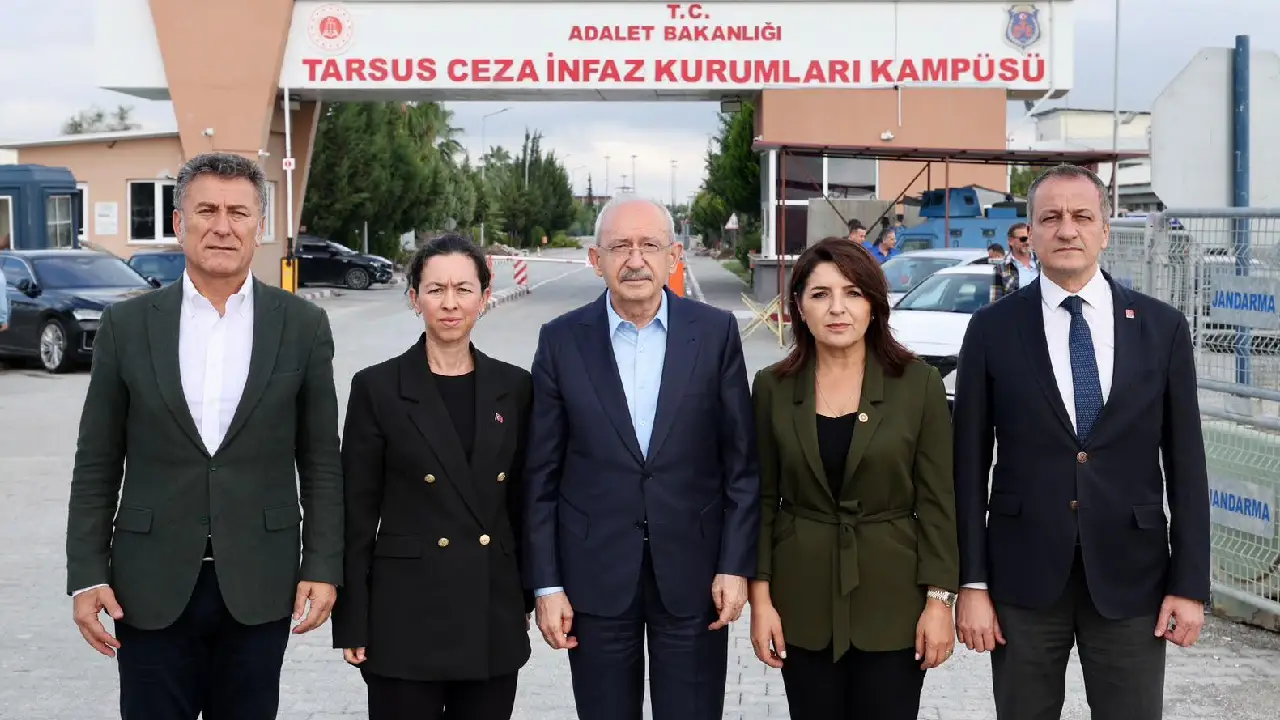 CHP Genel Başkanı Kemal Kılıçdaroğlu, Tarsus Cezaevi'nde tutuklu bulunan Mersin