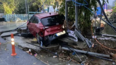 İstanbul genelinde etkisini gösteren tarihi sağanak yağışın en ağır darbeyi