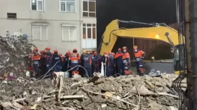 İstanbul Maltepe’de 7 katlı binanın alt 3 katının çökmesi sonucu