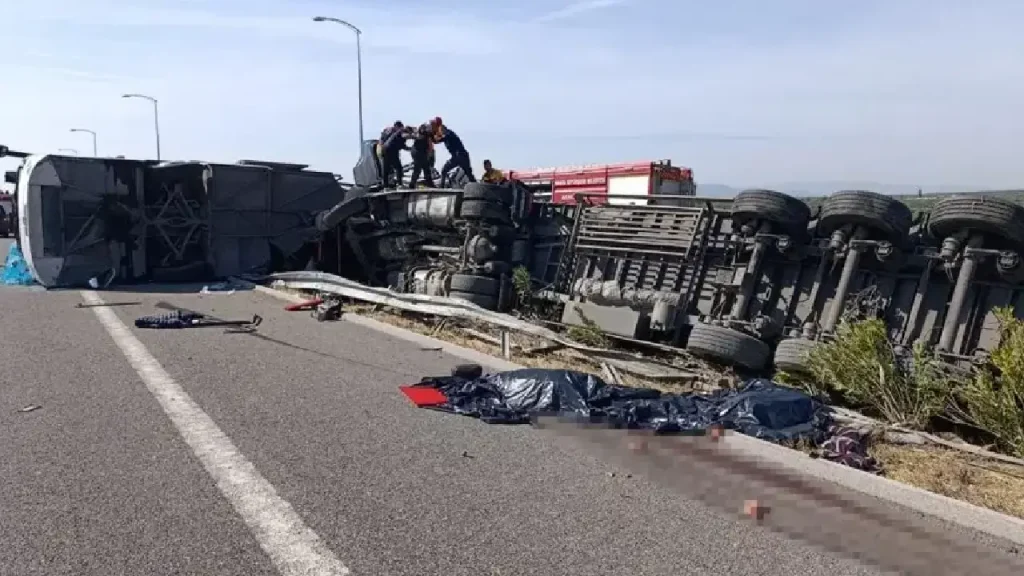 Manisa'da katliam gibi kaza: 11 can kaybı
