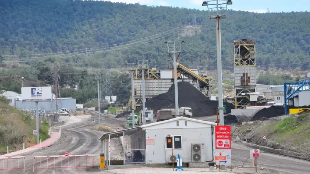Soma'da maden ocağında göçük: 5 işçi için zamanla yarış başladı