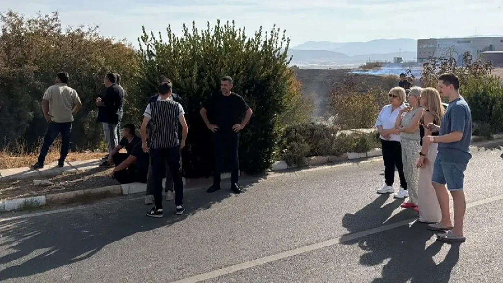 Başkan Şen pazar mesaisinde: “Her zaman vatandaşlarımızla iç içeyiz!” 3 Başkan Şen pazar mesaisinde: “Her zaman vatandaşlarımızla iç içeyiz!”