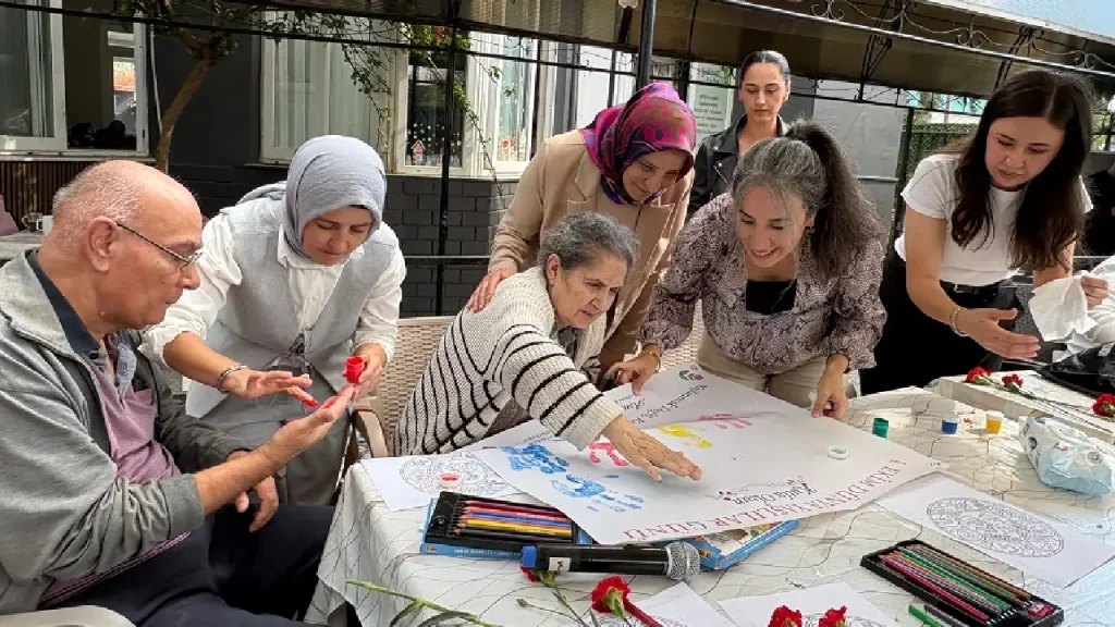 Menderes Belediyesi’nden huzurevi ziyareti