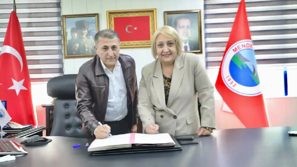 Menderes'te işçinin yüzünü güldüren sözleşme imzalandı 1 Menderes'te işçinin yüzünü güldüren sözleşme imzalandı