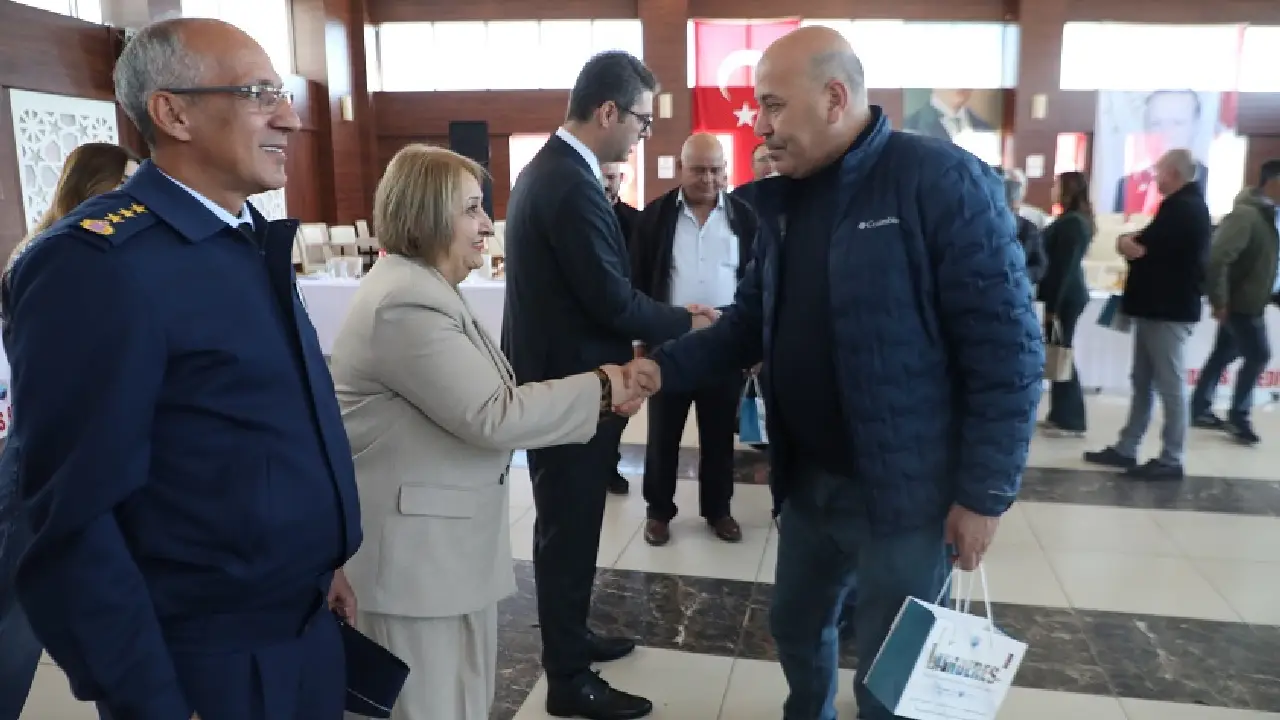 Menderes’te Menderes Belediyesi ev sahipliğinde muhtarlar günü dolayısıyla birlik ve