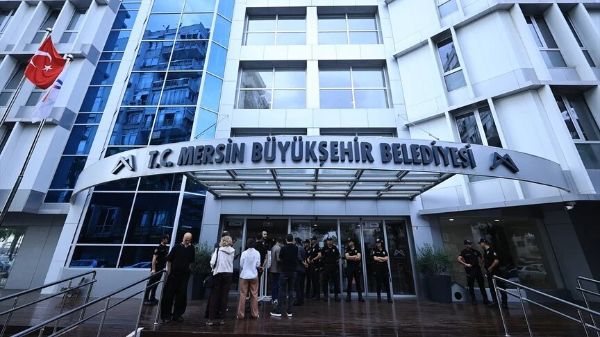 Mersin Yenişehir Belediyesi'ne yönelik yürütülen operasyon kapsamında gözaltına alınan Yenişehir