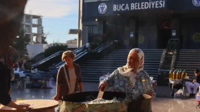 Buca Belediyesi Tarım Ürünleri Pazarı’nda tezgâh açan 64 yaşındaki Mesude