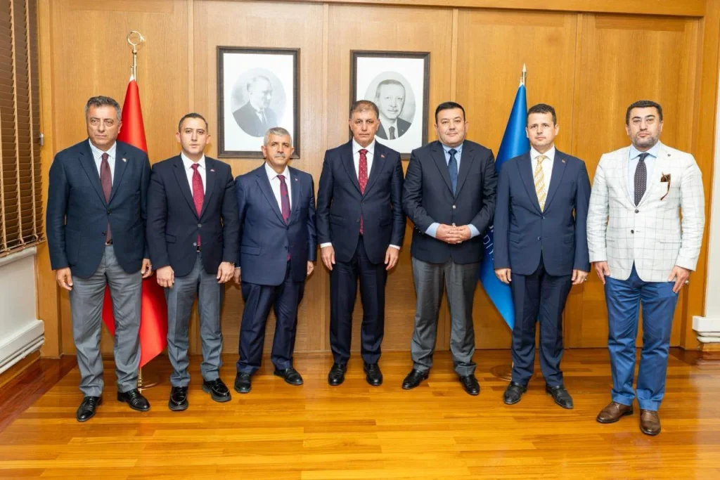 MHP İzmir Heyeti Büyükşehirde: Şahin Tugay'ı ziyaret etti 1 MHP İzmir Heyeti Büyükşehirde: Şahin Tugay'ı ziyaret etti