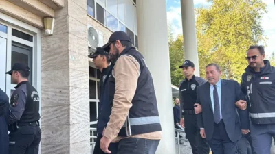 Milas Belediye Başkanı Fevzi Topuz ile oğlu dâhil 18 kişi
