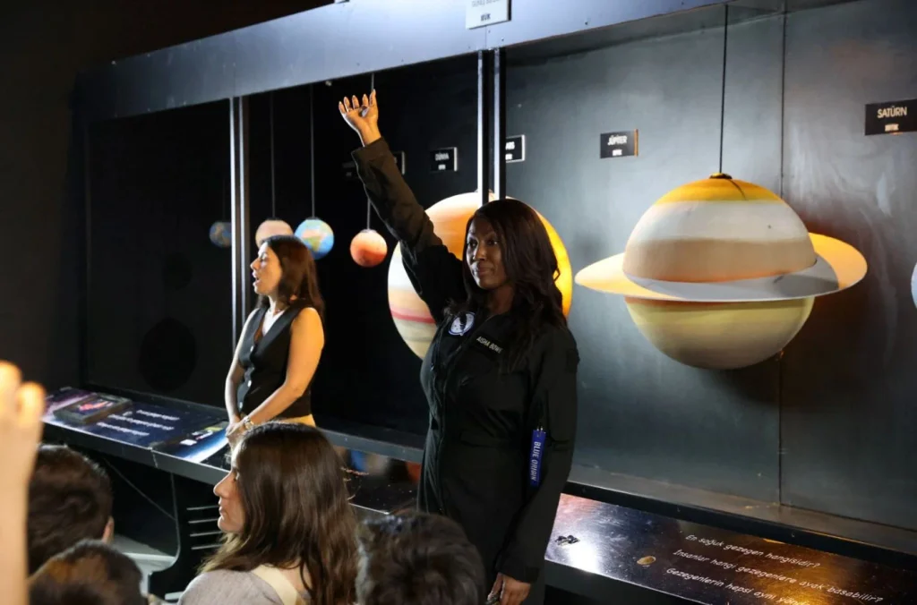 Astronot Aisha Bowe, Çiğli’de öğrencilerle buluştu