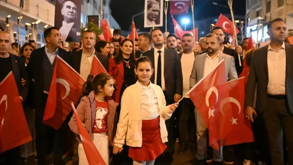 Bornova’da Cumhuriyet coşkusu Selda Bağcan ile taçlanıyor: 103. Yıla yakışır dev kutlama 1 Bornova’da Cumhuriyet coşkusu Selda Bağcan ile taçlanıyor: 103. Yıla yakışır dev kutlama