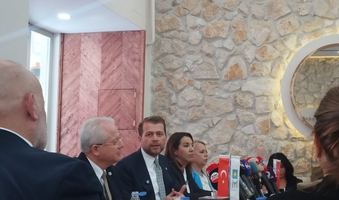İYİ Parti Genel Sekreteri Osman Ertürk Özel, İzmir buluşmasında borsa
