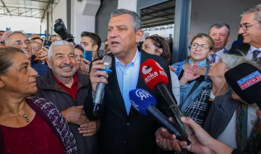 YENİ Parti Genel Başkanı Özgür Özel, Balıkesir’in Edremit ilçesinde zeytin