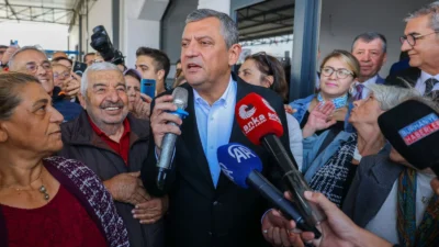 YENİ Parti Genel Başkanı Özgür Özel, Balıkesir’in Edremit ilçesinde zeytin