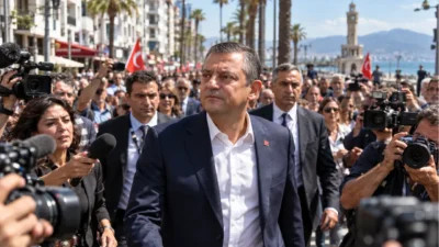 Siyasette sıcak gelişmelerin ve parti içi kurultay maratonunun yaşandığı bir