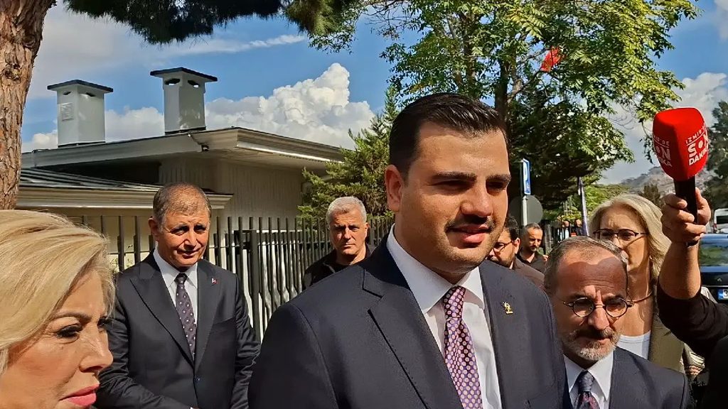 Başkan Tugay Şato'da AK Parti ile toplantıda buluştu 4 Başkan Tugay Şato'da AK Parti ile toplantıda buluştu
