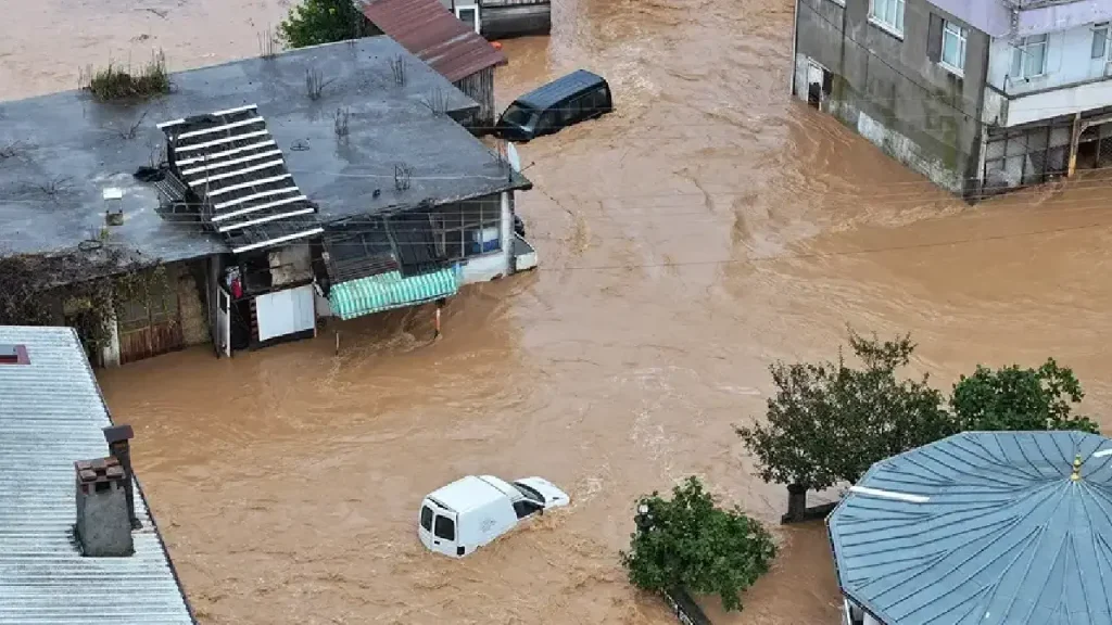 Sel sonrası sigorta mesaisi: Kaskoda o madde yoksa ödeme de yok 2 Sel sonrası sigorta mesaisi: Kaskoda o madde yoksa ödeme de yok