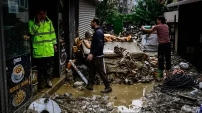 Marmara genelinde son 84 yılın rekorunu kıran ve yüzlerce araç