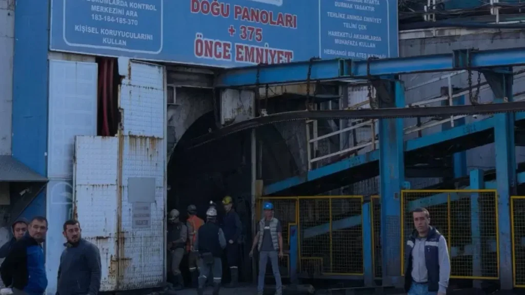 Soma'da maden faciası: 1 işçi hayatını kaybetti, 4 madenci yerin altında mahsur