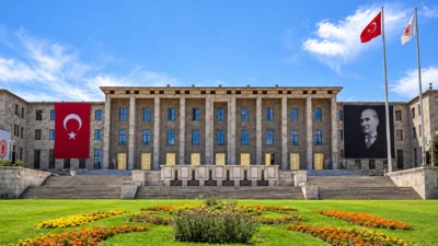 Türkiye Büyük Millet Meclisi'nde (TBMM) yeni dönem bugün başlıyor. Yabancı