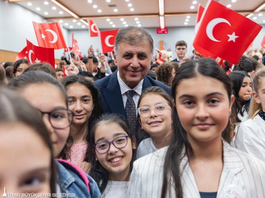 Başkan Tugay’dan 29 Ekim mesajı: “Cumhuriyet’i milletçe yaşatacağız”