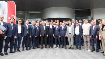 AK Parti saflarına katılan İzmir Büyükşehir Belediye Başkanı Dr. Cemil