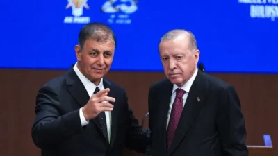 AK Parti'ye katılan İzmir Büyükşehir Belediye Başkanı Cemil Tugay, "İzmir