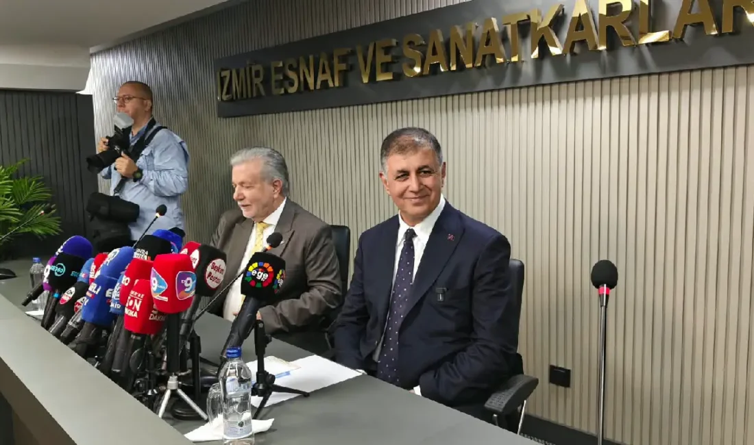 İzmir Büyükşehir Belediye Başkanı Cemil Tugay, esnaf birliği temsilcileriyle gerçekleşen