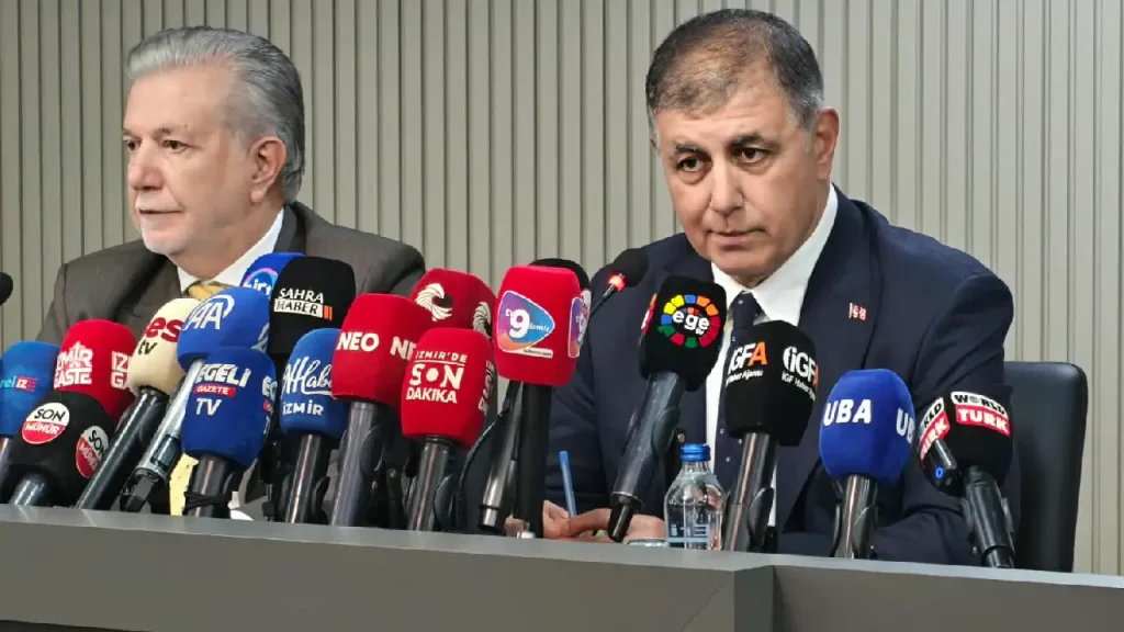 "Değişmedim, amacım siyaset değil hizmet" 1 "Değişmedim, amacım siyaset değil hizmet"