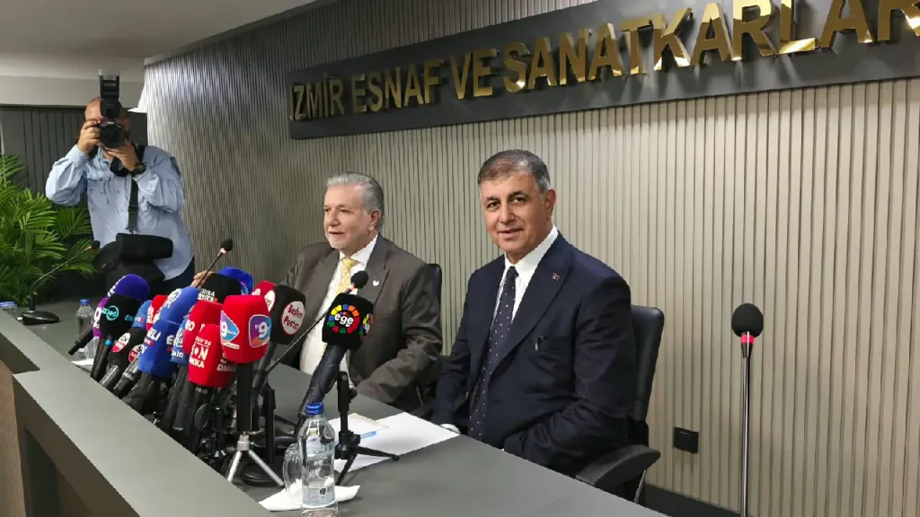 "Değişmedim, amacım siyaset değil hizmet" 4 "Değişmedim, amacım siyaset değil hizmet"