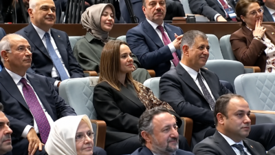 CHP’den ayrılarak bağımsız kaldıktan sonra AK Parti saflarına katılan İzmir