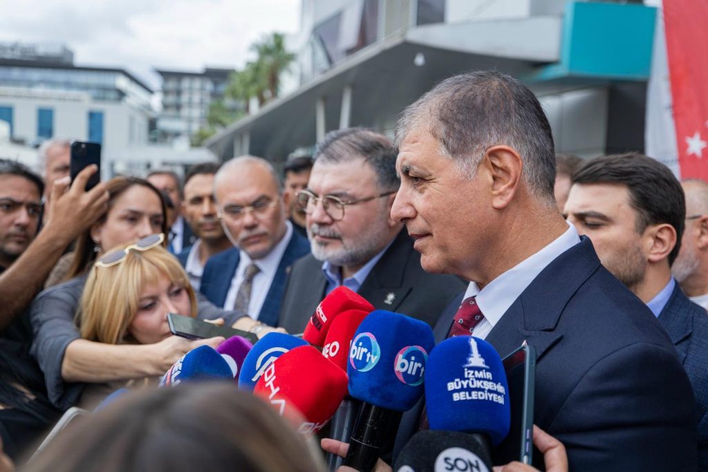 Başkan Tugay AK Parti ziyareti sonrası konuştu: Artık konuşmak değil İzmir için çalışma zamanı