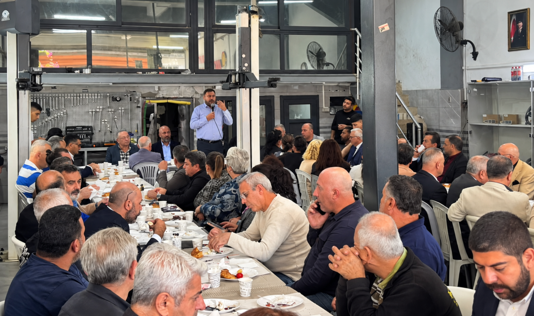 Cumhuriyet Halk Partisi (CHP) İzmir İl Başkanı Utku Gümrükçü, kent