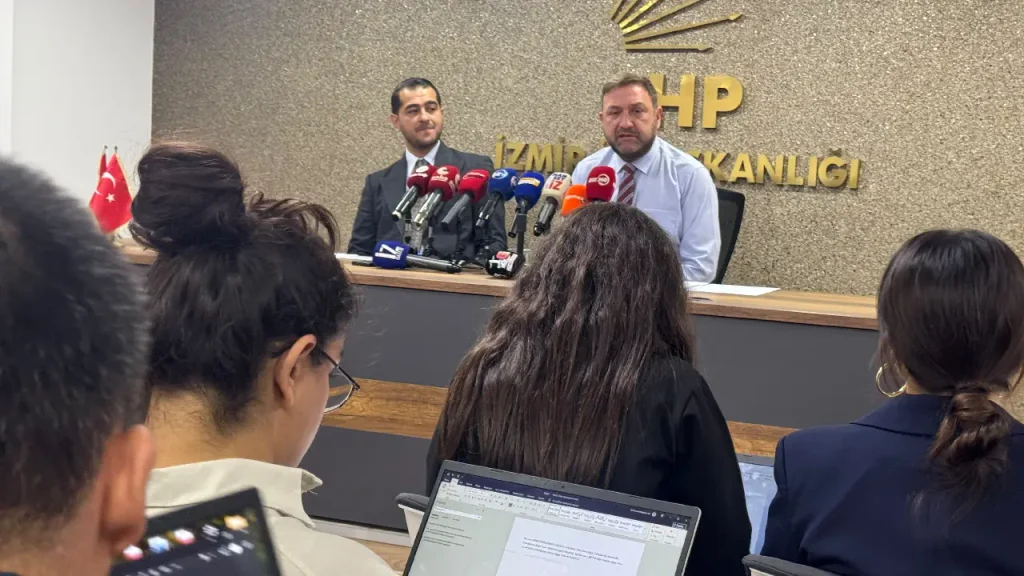Gümrükçü'den transfer açıklaması: "Siyasi ortam mayın tarlası, taksit taksit geçmeye gerek yok"