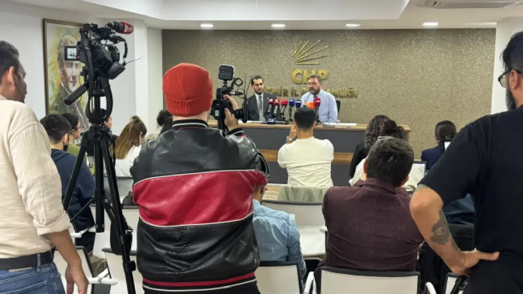 CHP İzmir İl Başkanı Gümrükçü'den Çiğli alarmı: "İzmir'de bir kuzey planı işliyor, ‘Kırmızı Pazartesi' yaşanmasın"