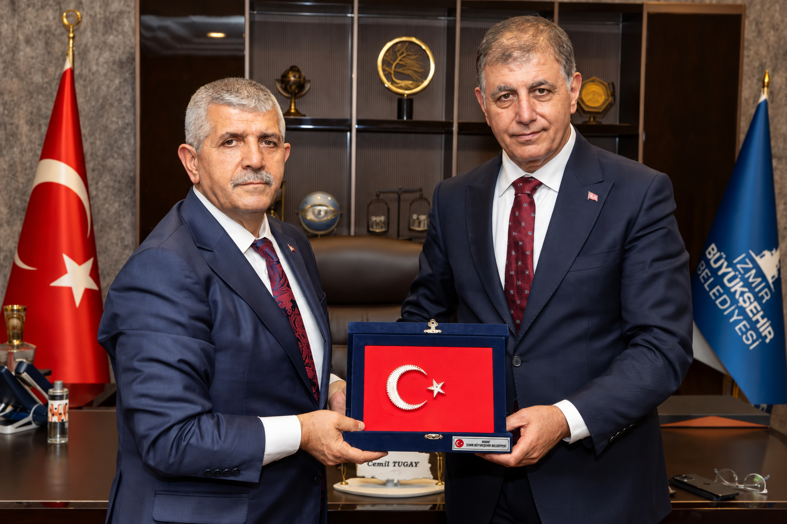 MHP İzmir Heyeti Büyükşehirde: Şahin Tugay'ı ziyaret etti