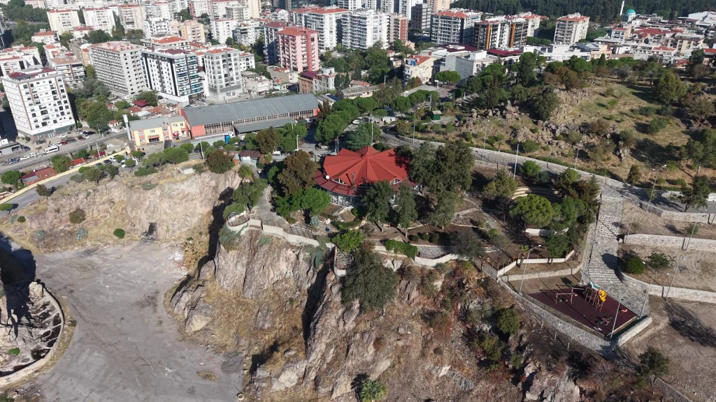 Karşıyaka Yamanlar'da büyük dönüşüm! Atıl bina kütüphane ve semt evi oluyor