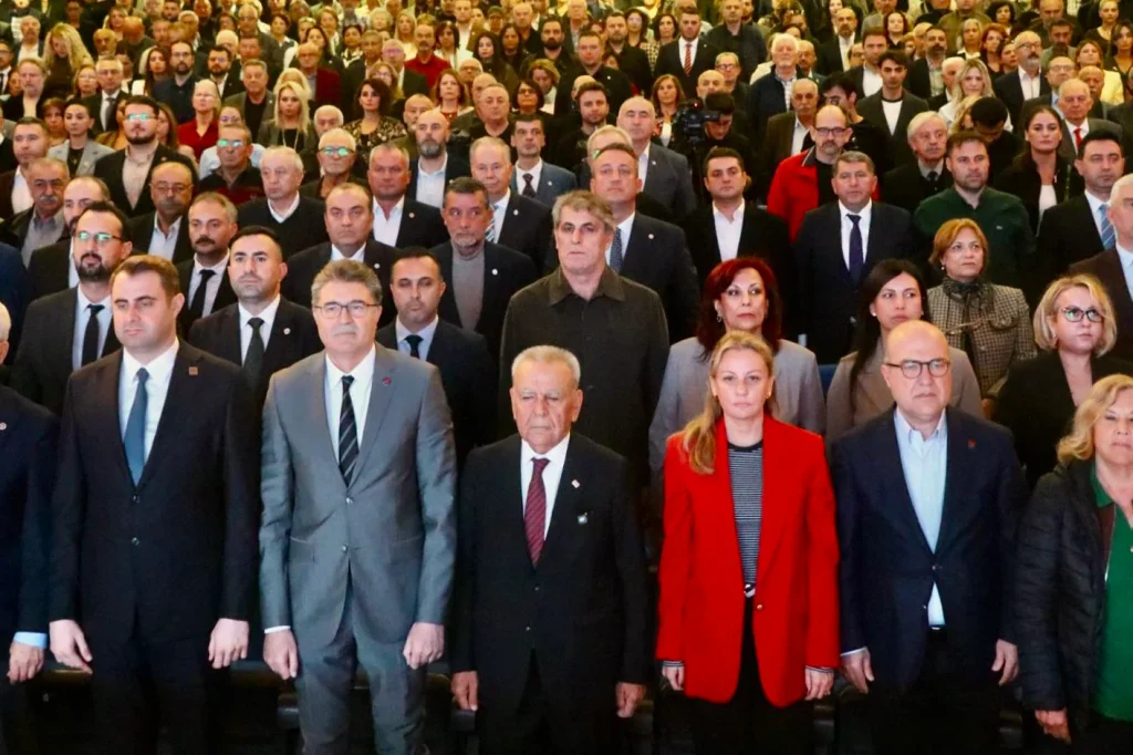 YENİ Parti İzmir'de kongre öncesi kritik gün: Adaylar kürsüde 1 YENİ Parti İzmir'de kongre öncesi kritik gün: Adaylar kürsüde