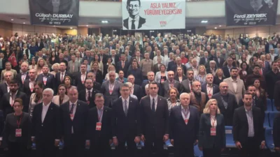 Delegasyonun adının yer aldığı hazirun listesinde mühür bulunmaması ve kartlarda