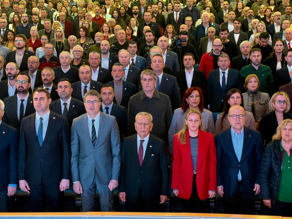 YENİ Parti İzmir'de kongre öncesi kritik gün: Adaylar kürsüde 2 YENİ Parti İzmir'de kongre öncesi kritik gün: Adaylar kürsüde