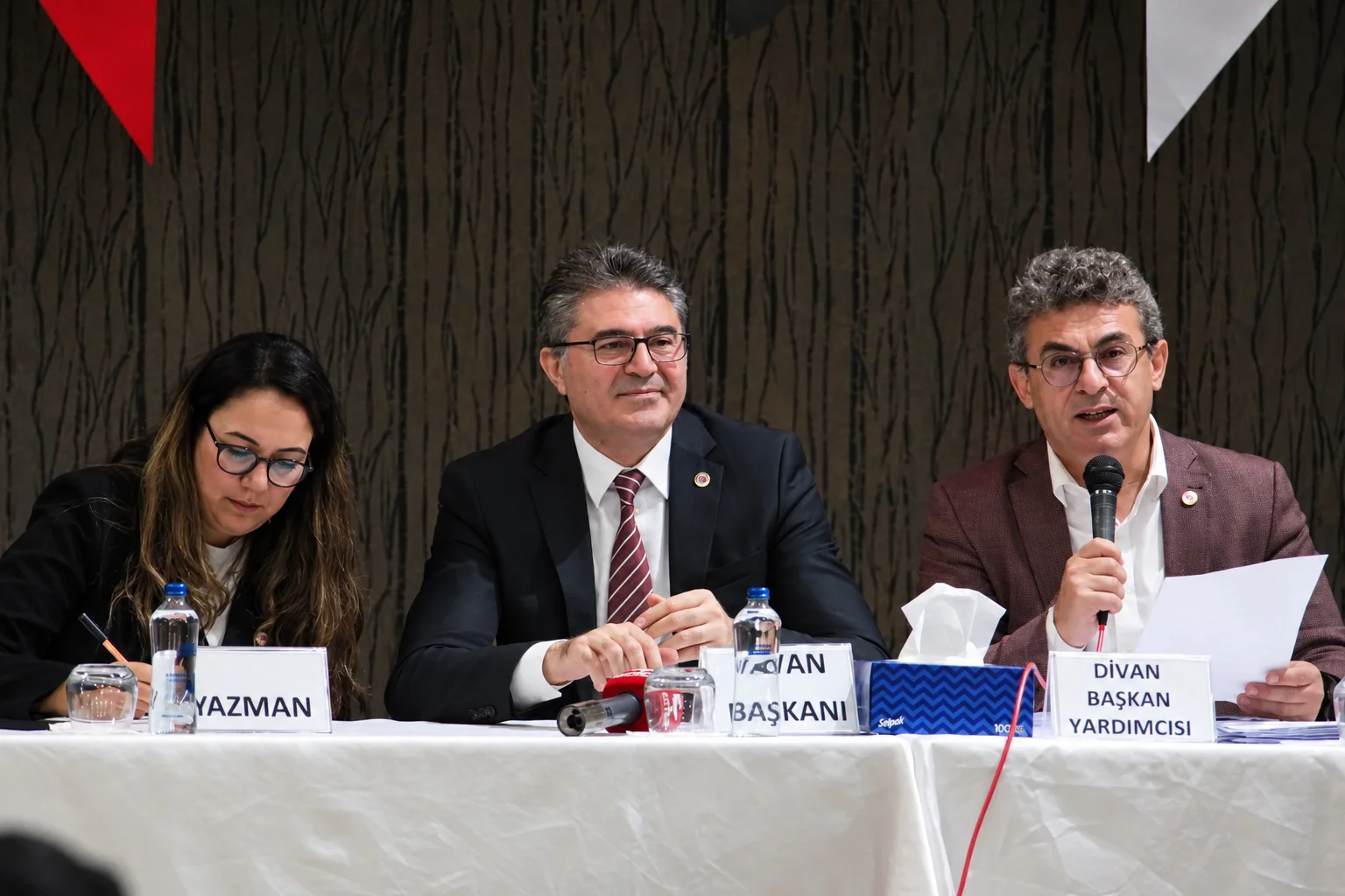YENİ Parti İzmir’de kongre maratonu tüm hızıyla sürerken, merakla beklenen